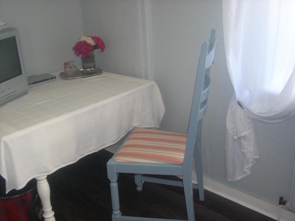Chambres D'Hotes Kergollay Lanhouarneau Quarto foto
